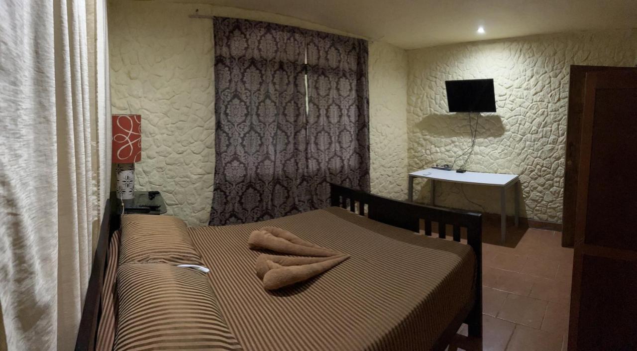 Casa Encantada Offers You Two-Bedroom House, 1 Tiny Apartment & 3 Double Rooms Manuel Antonio Εξωτερικό φωτογραφία