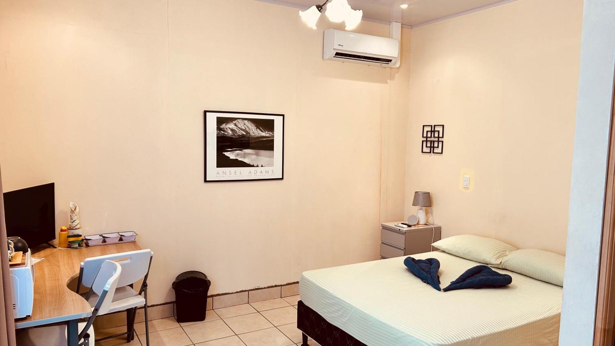 Casa Encantada Offers You Two-Bedroom House, 1 Tiny Apartment & 3 Double Rooms Manuel Antonio Εξωτερικό φωτογραφία