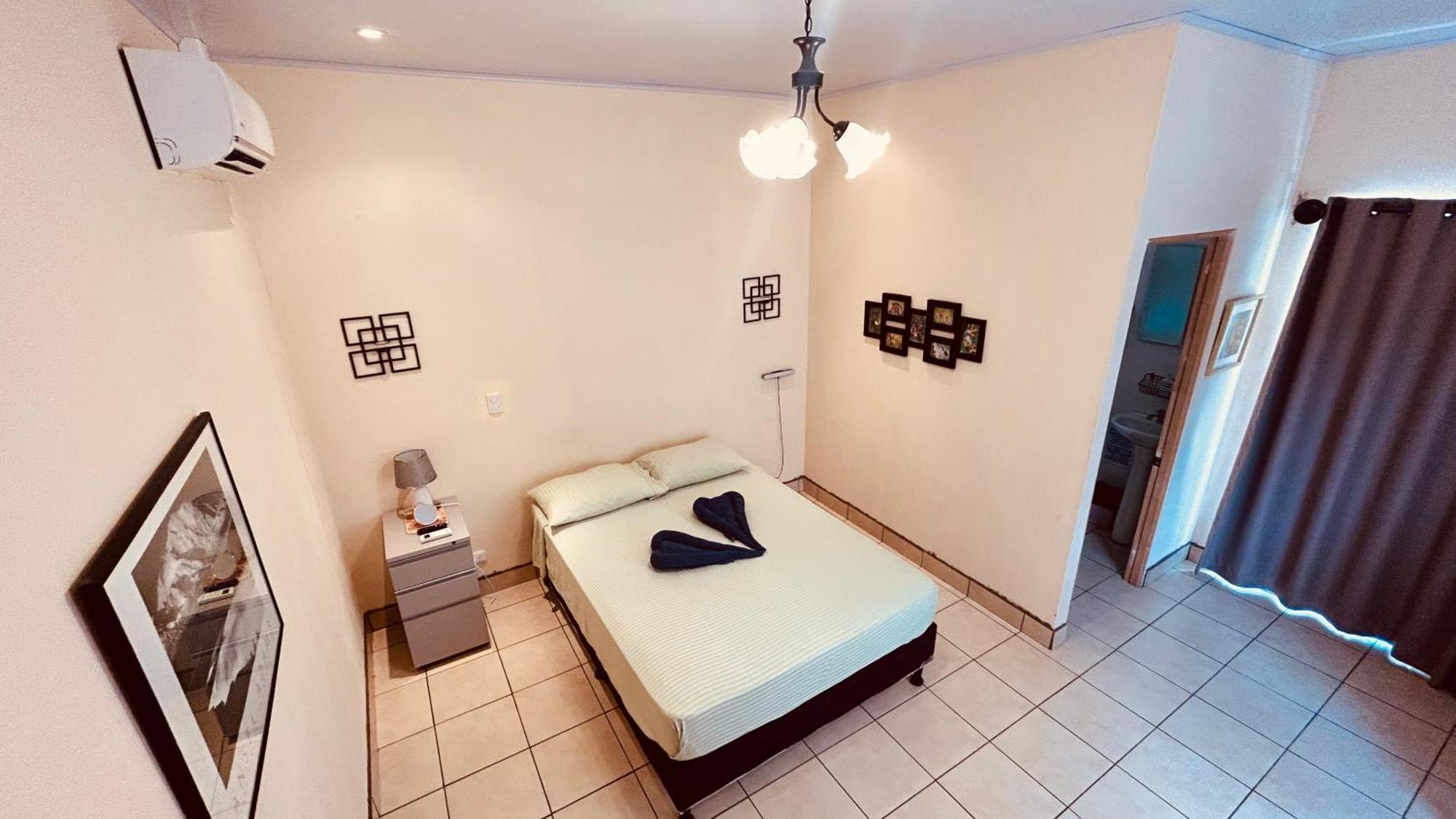 Casa Encantada Offers You Two-Bedroom House, 1 Tiny Apartment & 3 Double Rooms Manuel Antonio Εξωτερικό φωτογραφία