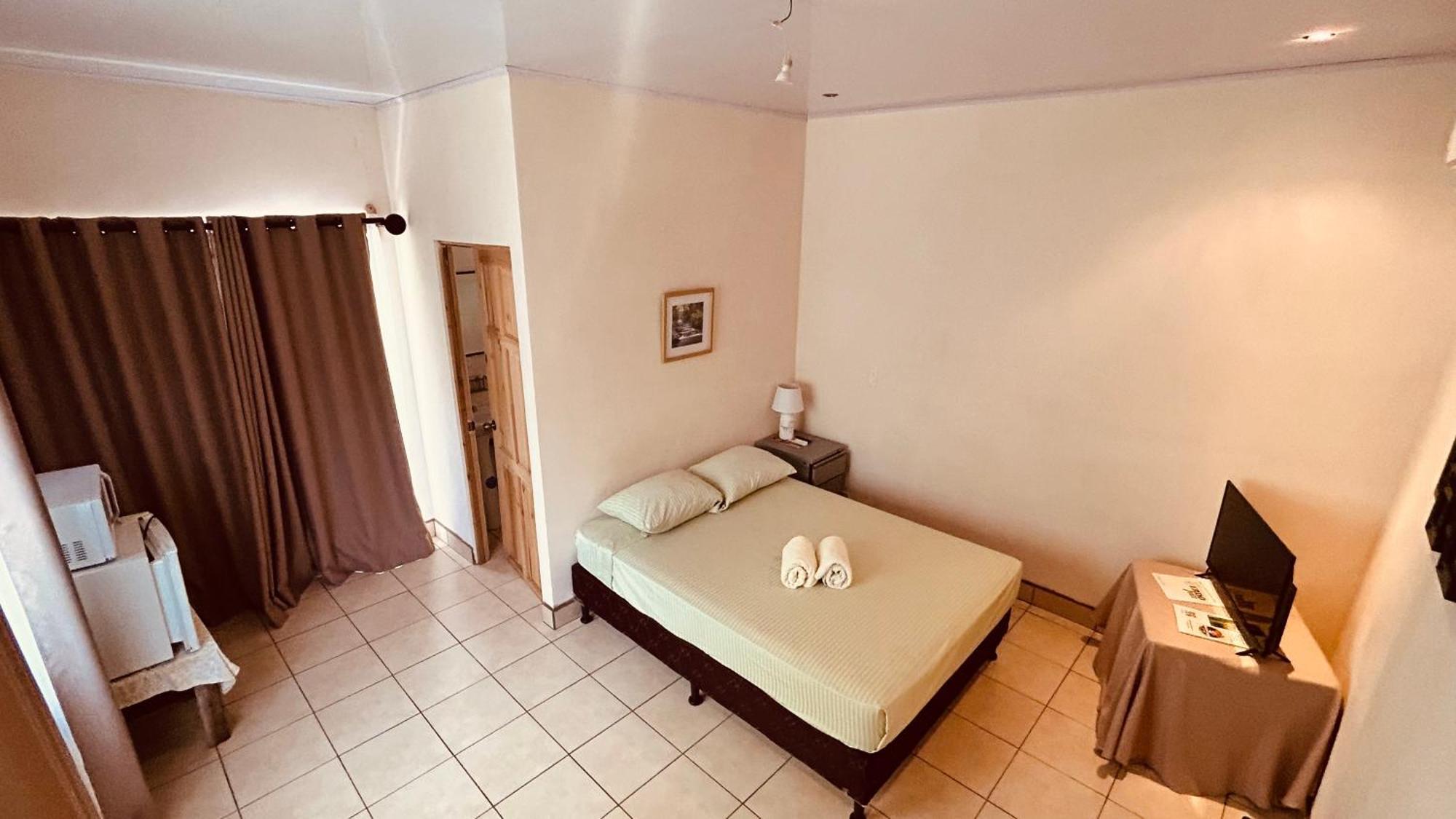 Casa Encantada Offers You Two-Bedroom House, 1 Tiny Apartment & 3 Double Rooms Manuel Antonio Εξωτερικό φωτογραφία
